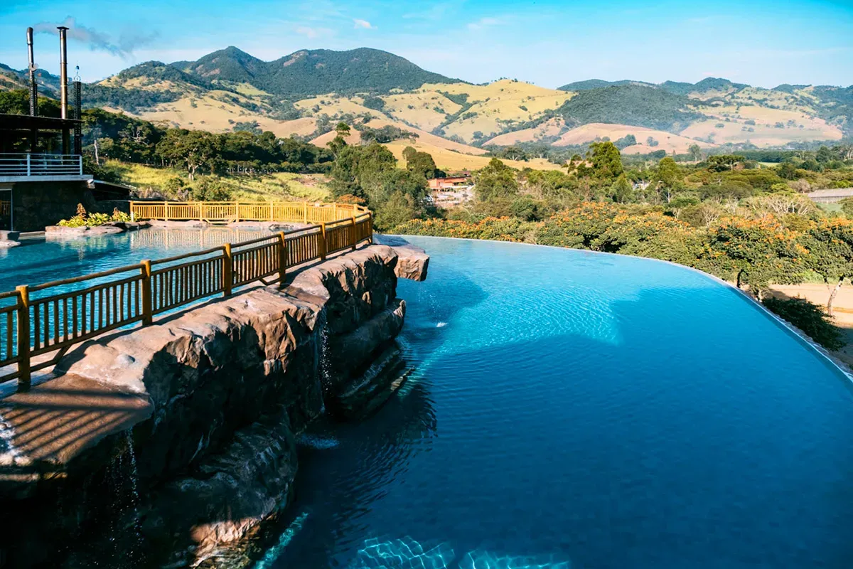 Piscina borda infinita